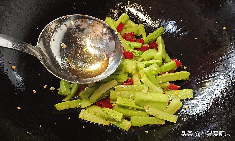 黄瓜这样炒太好吃了，清脆爽口，味道酸辣，一次3碗米饭都不够