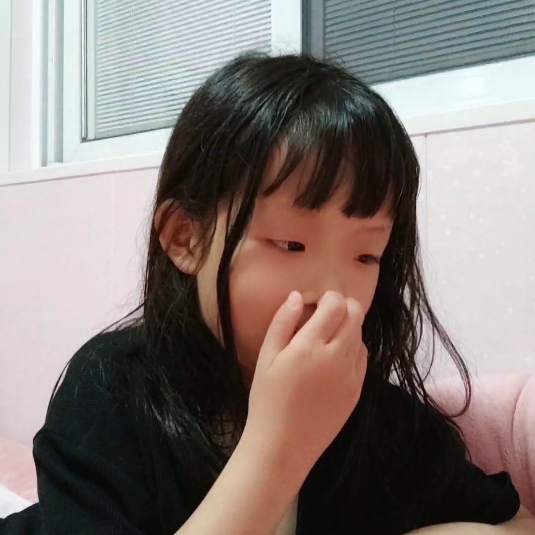 母女一起画大饼,母女画大饼的原创视频