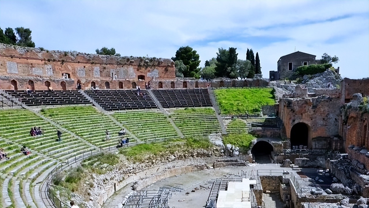 现代资本主义经济的实质和基础,简述当代资本主义生产的新变化