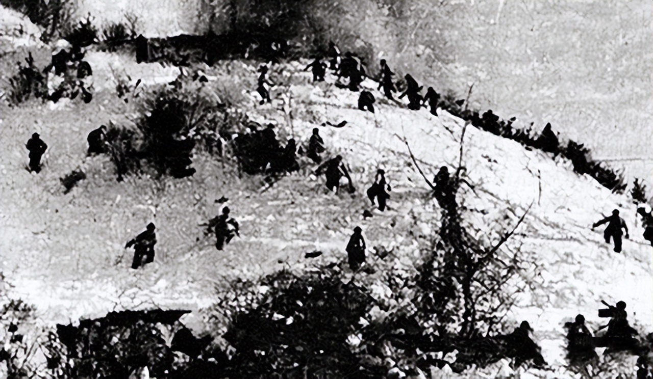 金日成眼馋中国的原*弹子**技术,在索取遭婉拒后,提出主体思想