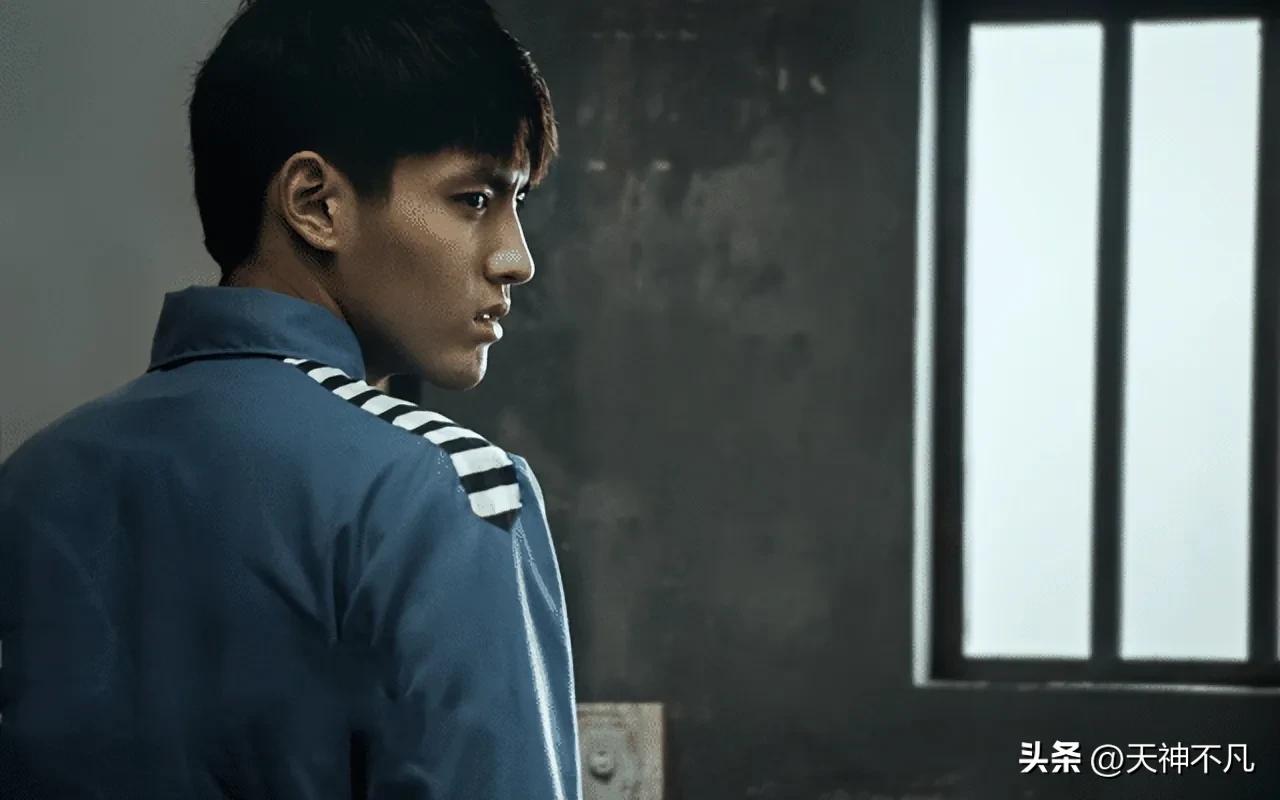 吴亦凡狱中生活曝光，两人照顾他的生活，当了班长坚持音乐创作