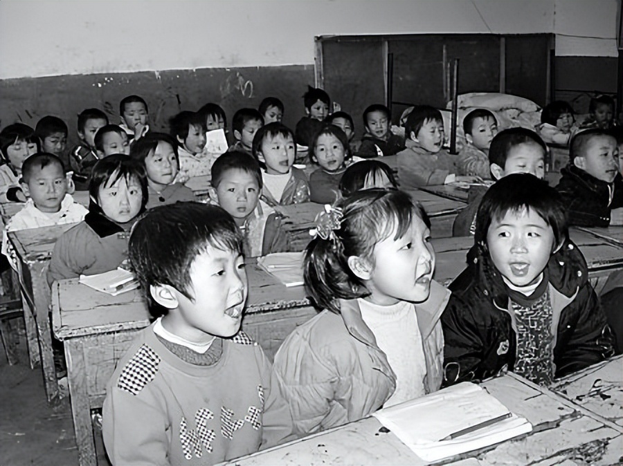 妻子不愿办身份证，江西男子2021年才得知，她是越狱27年的人贩子