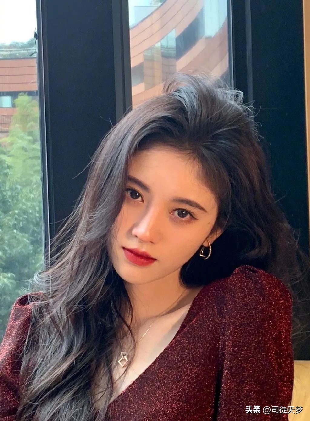 胎毛刘海遮发际线鼻子塌,gq红毯杨幂胎毛刘海造型