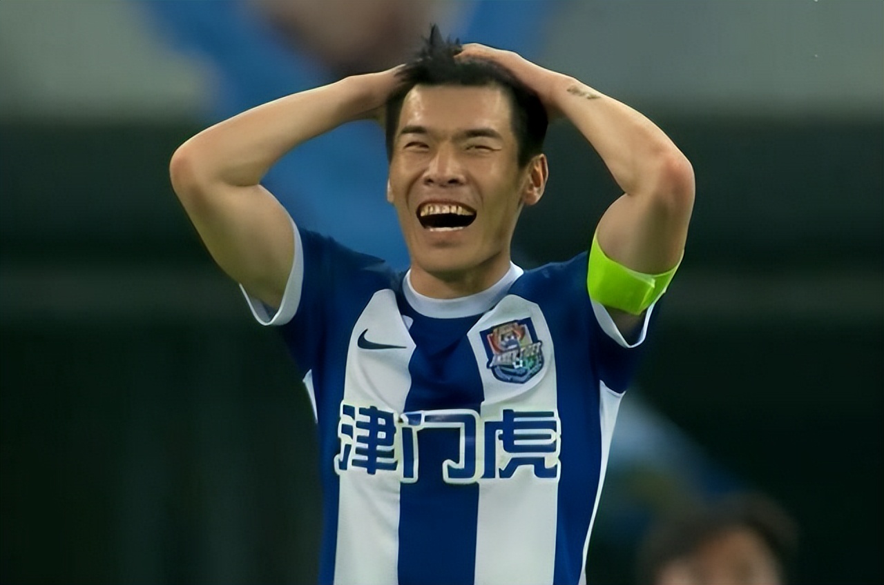 中超天津津门虎队对阵武汉三镇队,中国足球职业联赛在路上