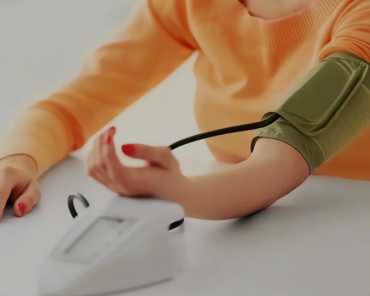 50岁高压160低压90正常吗,50岁高压160低压100需要吃什么药