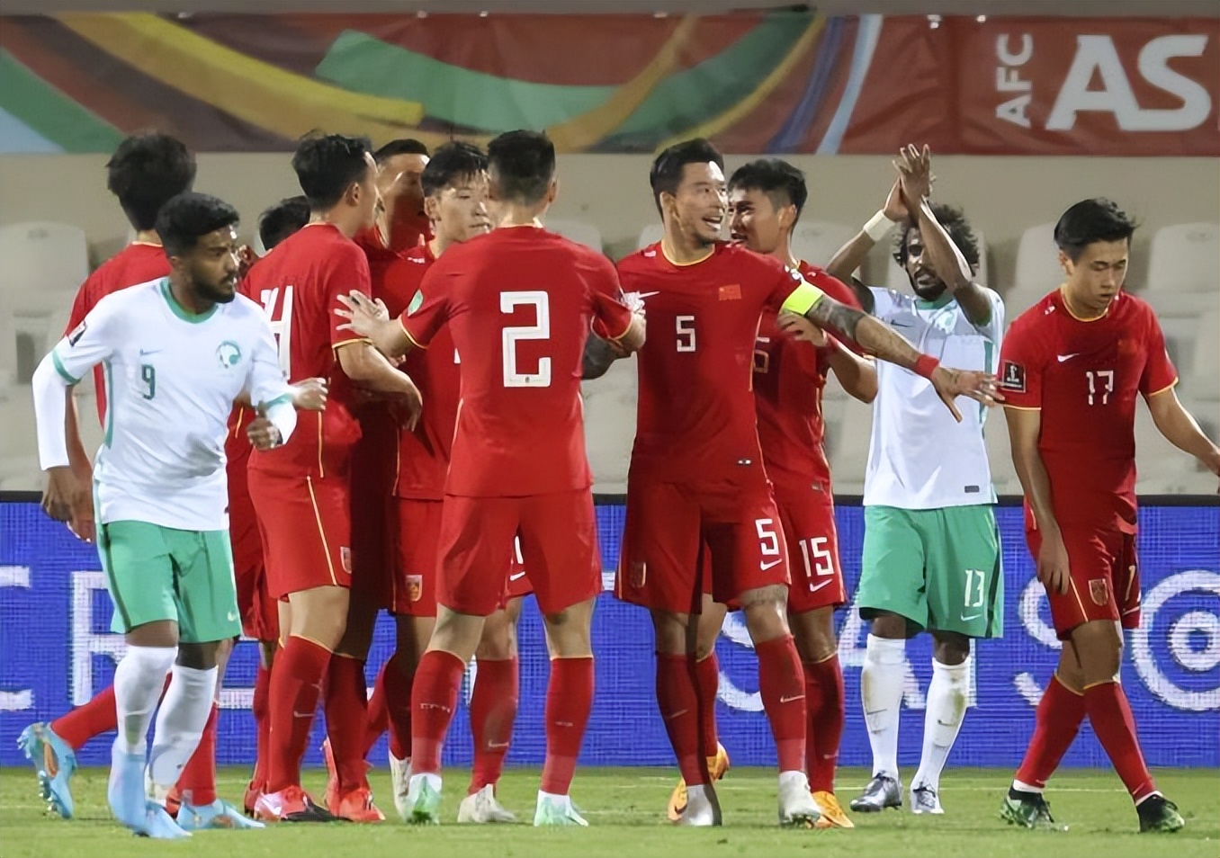 6比0！中国男足在杯赛中大比分击败欧洲劲旅，让高洪波扬眉吐气