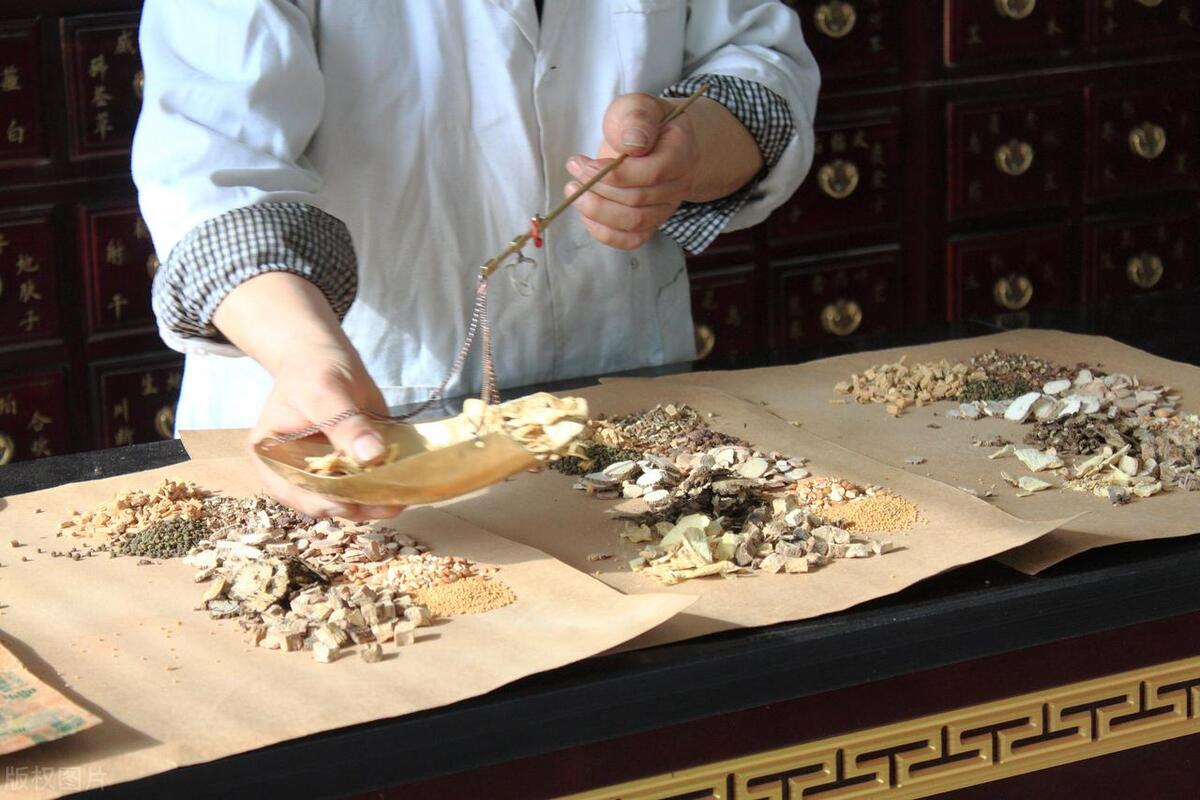 男子风冲了脸,嘴歪了脸歪了,此方可治!