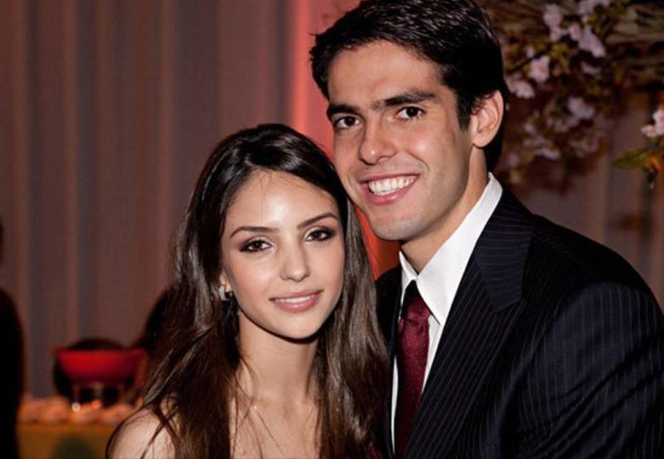 卡卡和梅西的关系,卡卡和前妻谈恋爱视频