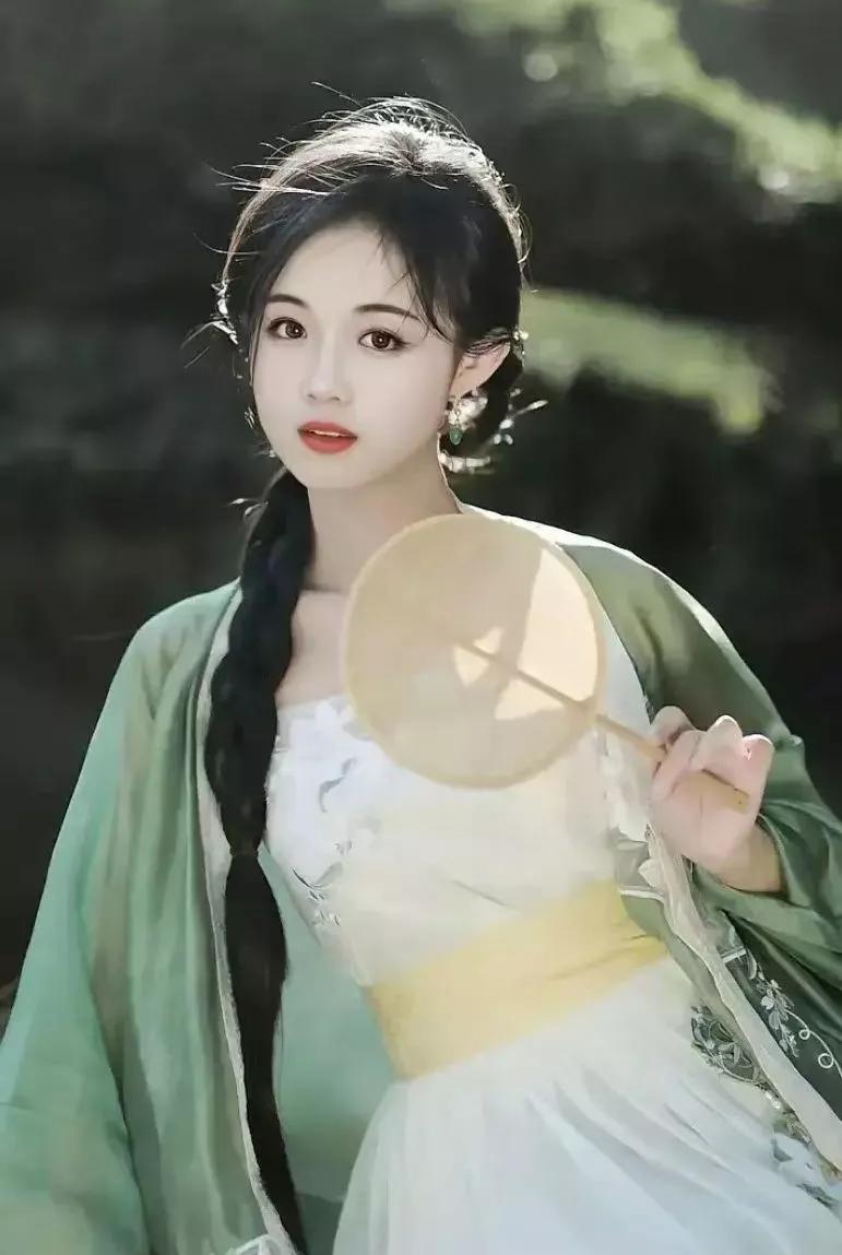 池塘花艳思倩影，缘香婉约忆梦情（原创/古风）