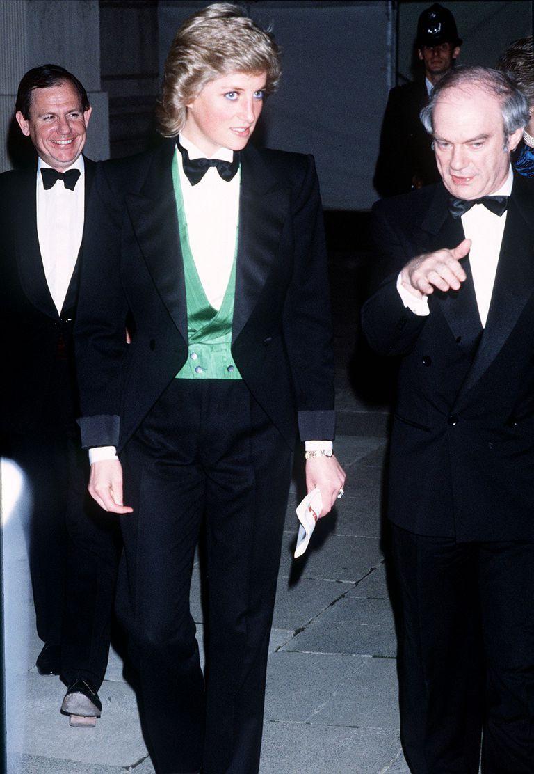 戴安娜王妃年轻穿搭,戴安娜王妃最新裙装