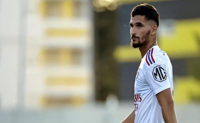 枪手阿瓦尔和阿森纳,阿森纳和里昂阿瓦尔