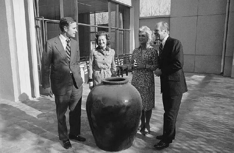 美国最亲华的总统老布什,老布什在中国工作