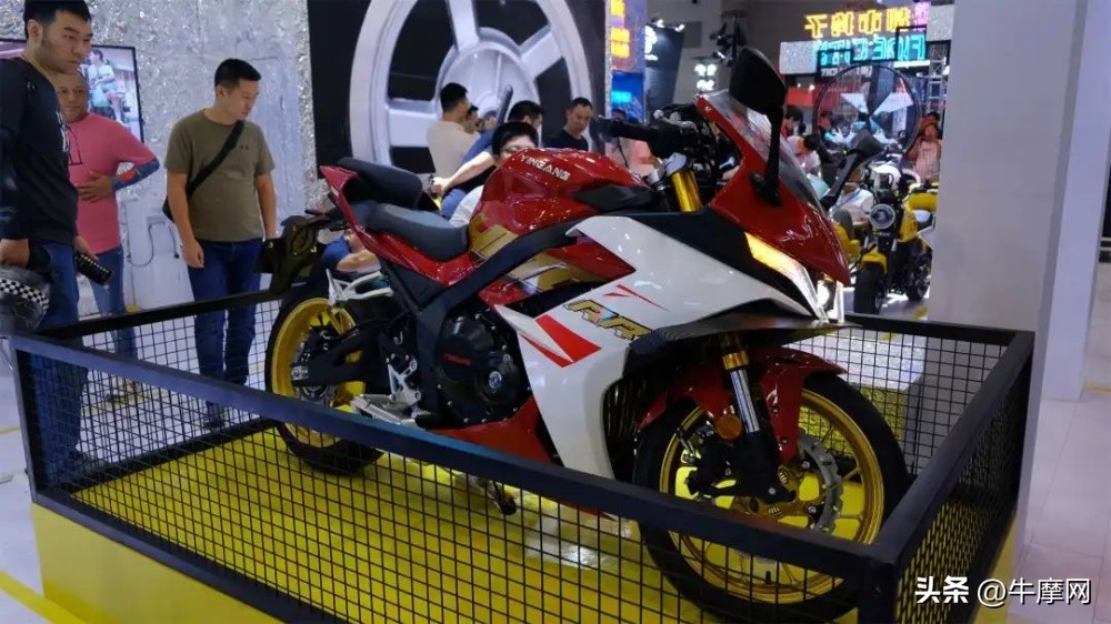 四缸仿赛双缸街车首亮相这届摩博会银钢有看头