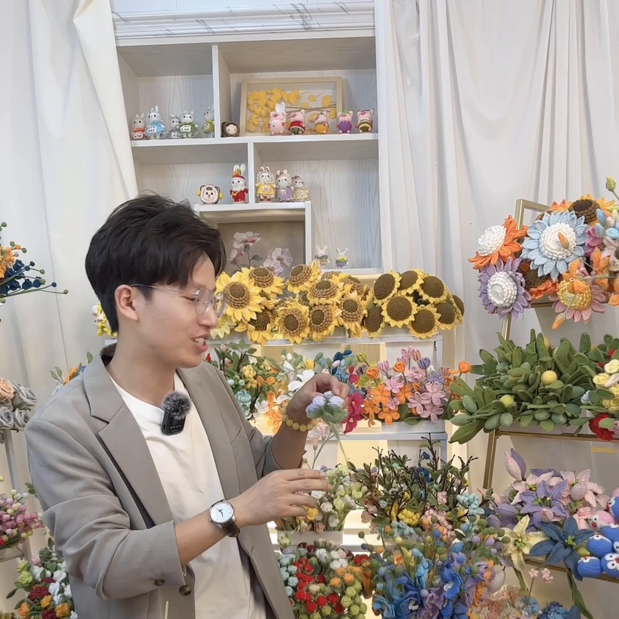 姐妹们看到这段的已经忍不住掉眼泪,这刻的幸福我都藏不住...