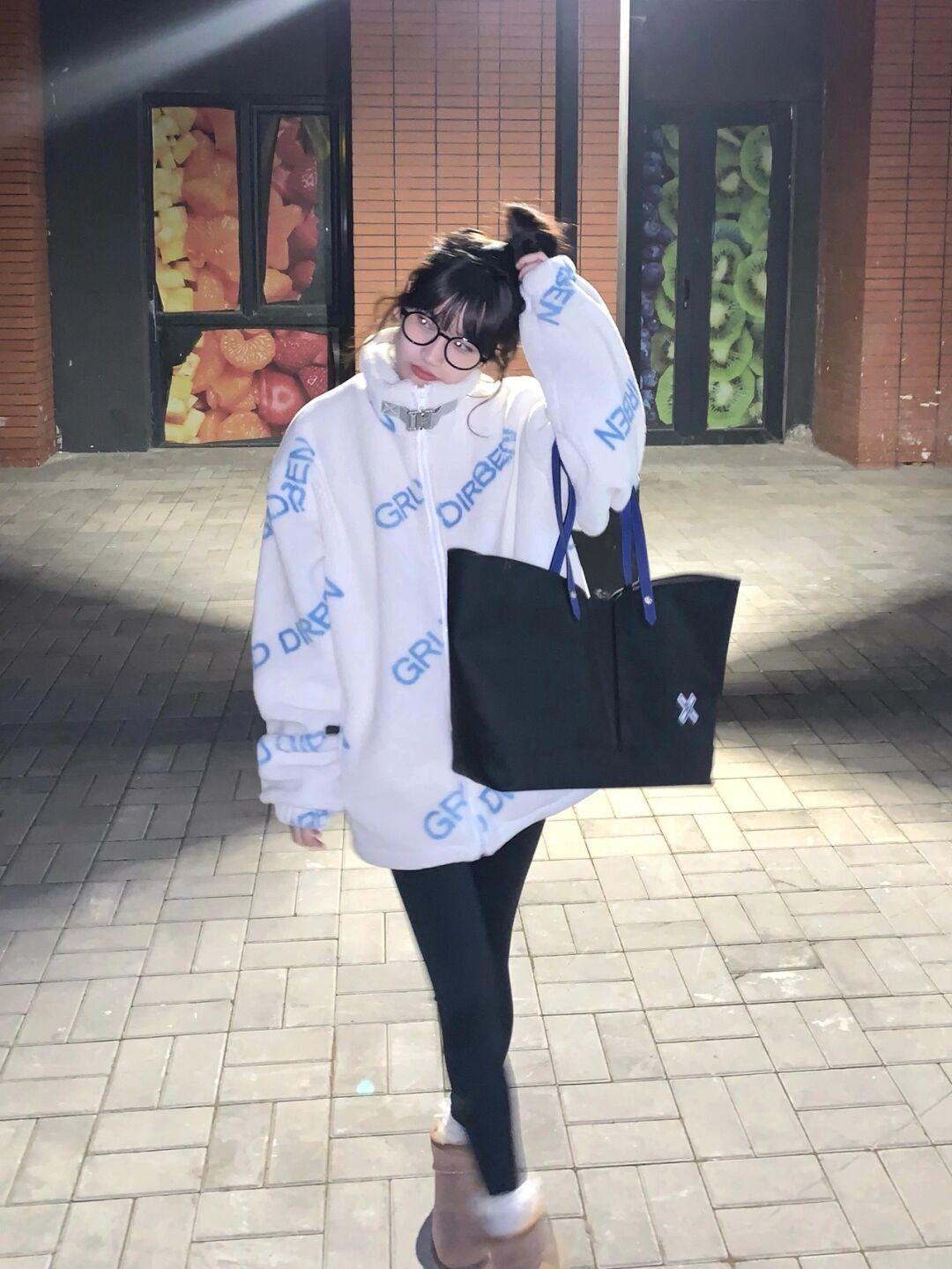 舒适薄绒外套,羊羔绒外套穿搭保暖