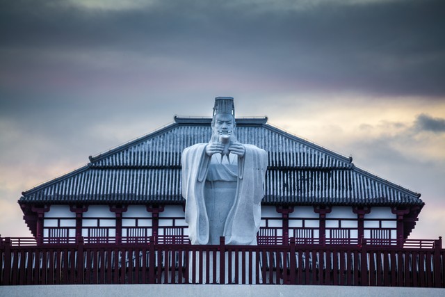 秦始皇皇袍为什么是黑色,秦始皇为什么穿黑色黄袍