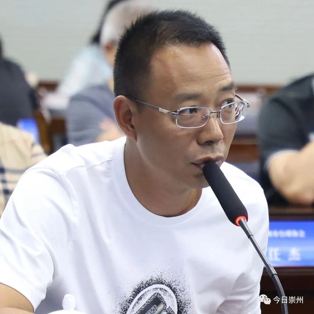 “蓉易见·崇企茶馆”聚焦打造体育强市并开展大运会筹备工作宣讲