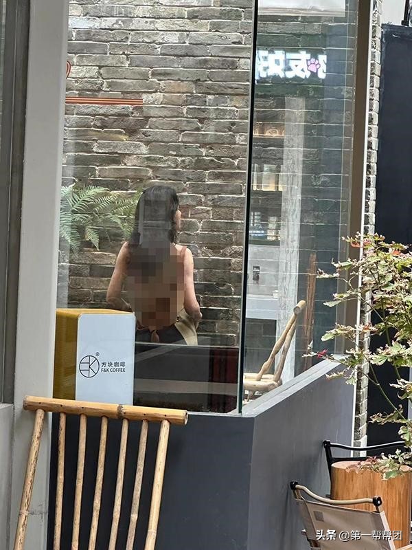 辟谣咖啡馆员工衣着暴露,咖啡店谈女子穿着暴露