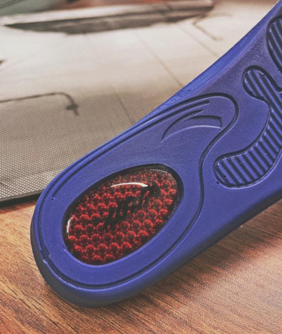 拉塞尔和国产篮球鞋,安踏拉塞尔球鞋一代