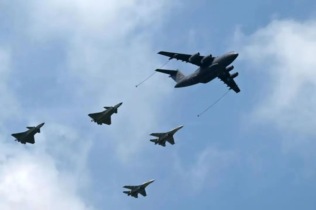 追梦空天凌云志振翅鸿雁赋能时——首都师范大学附属中学育鸿学校