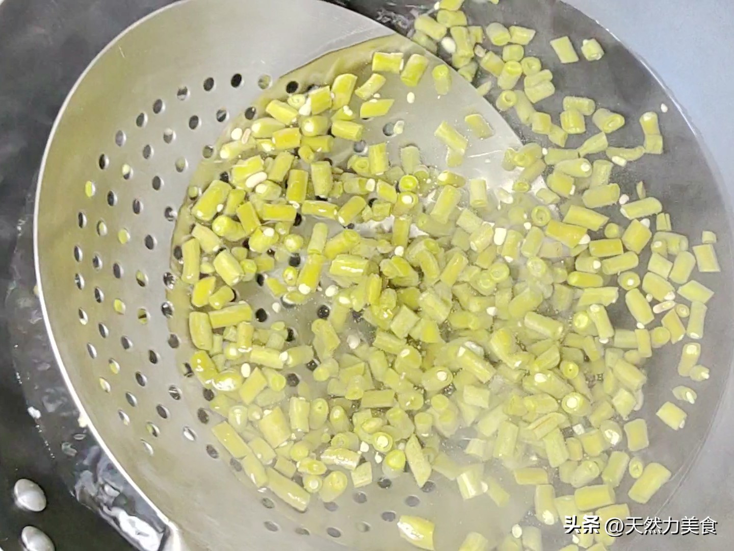 酸豆角要怎么炒才能酸味浓厚利口，咸味适中，酒店做法，一看就会