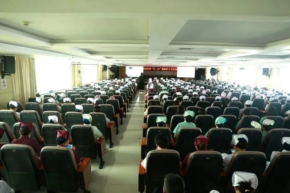 发展护士队伍改善护理服务的感悟,发展护士队伍改善护理服务1500字