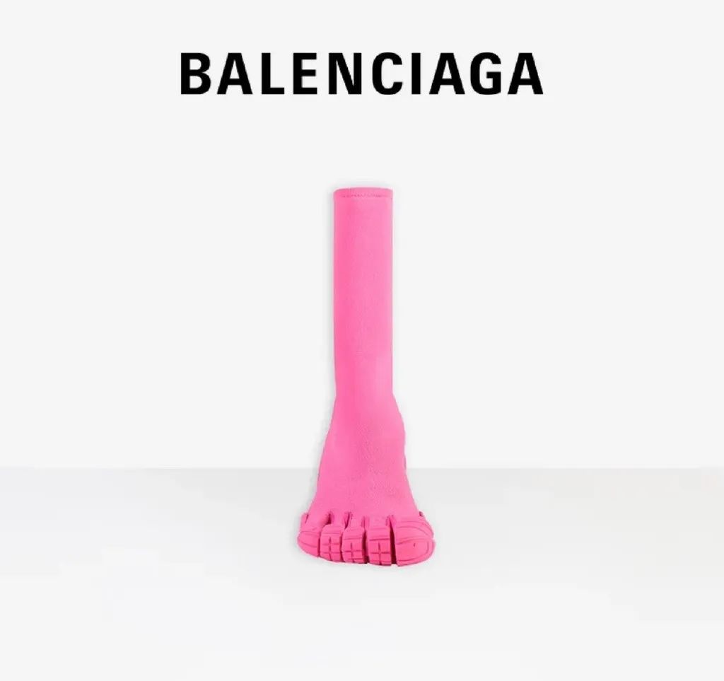 澡堂同款凉鞋卖3600,阿迪Gucci联名再次丑出圈