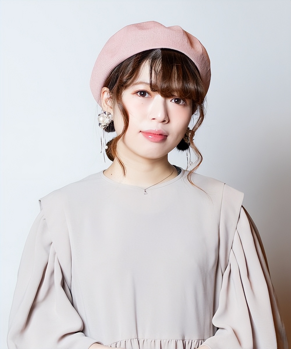 帽子怎么戴才能不压刘海,帽子怎么戴不压刘海