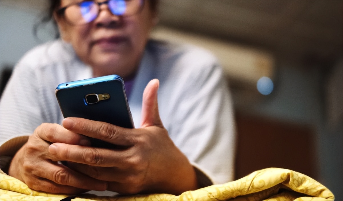 工资4000一双鞋1399，看了儿子信用卡账单，才明白自己当了冤大头