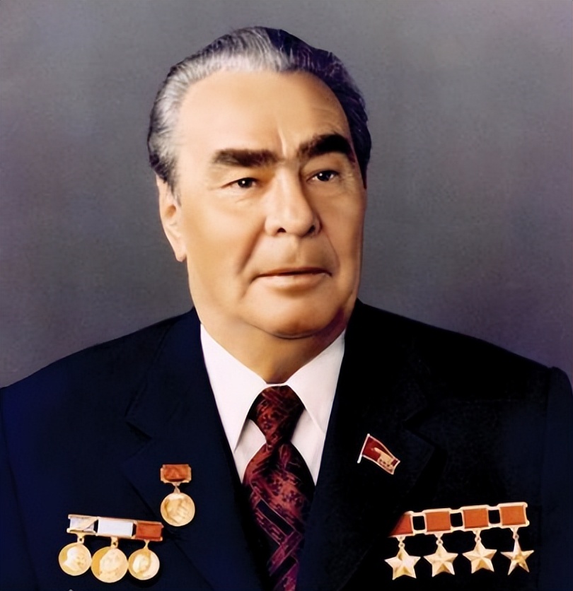 77年万斯访华，替美国抛出三个无理要求，邓公忍无可忍回怼10个字