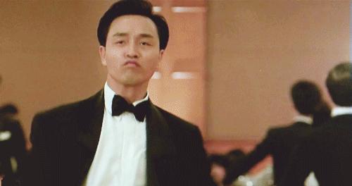 张国荣：被继母淋尿，原生家庭让他苦不堪言，46岁跳楼全身是伤