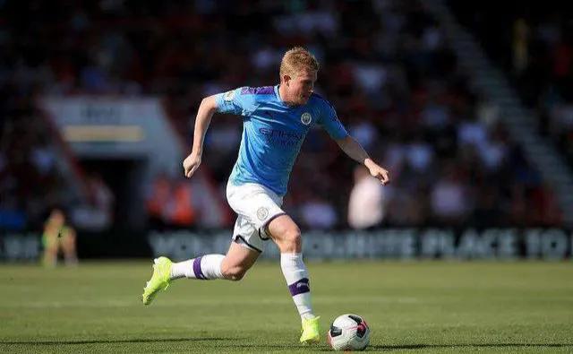 足坛进攻最强后卫,世界足坛现役最佳进攻型中场是谁