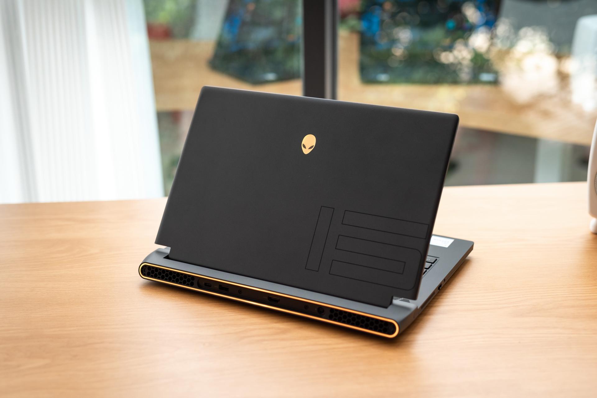 顶级游戏本rog和外星人谁更强,同等价位游戏本买rog还是外星人