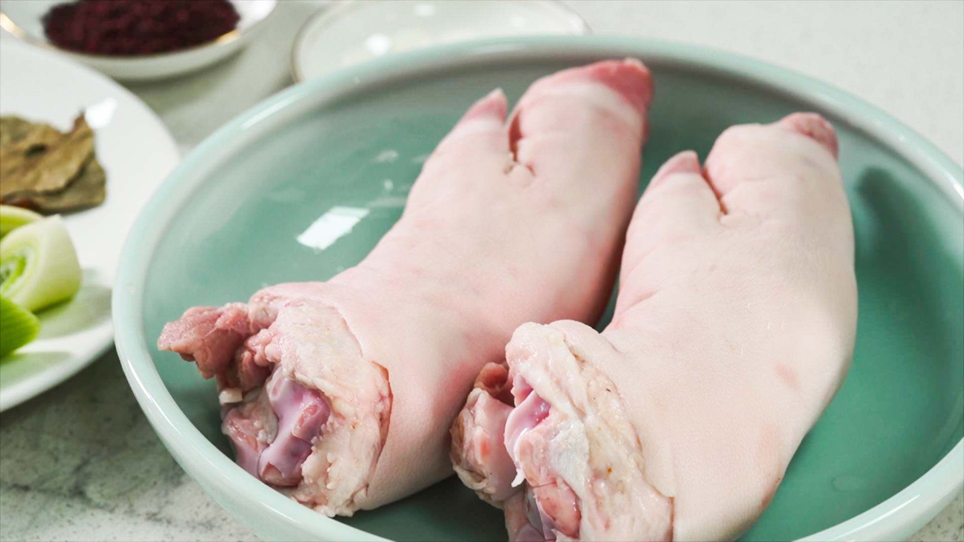 卤猪蹄怎么做才q弹劲道好吃,怎样卤猪蹄又香又软糯