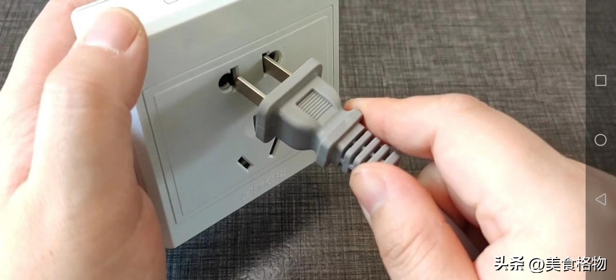 墙上插座松动处理小视频,插座松动怎么防止脱落