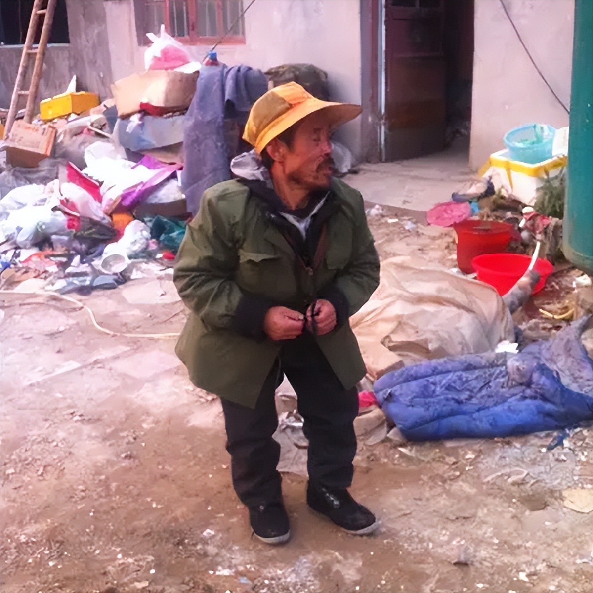 朋友叔叔花45元收9个酒瓶，转天卖到天价！而专家却说：亏大了！