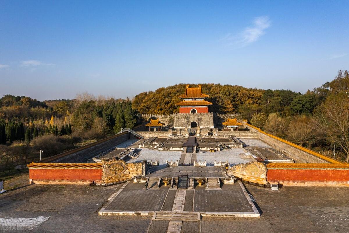 墓碑上显考祖什么意思,墓碑上的显考讳字什么意思