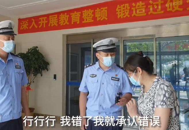 山东交警回应加塞,人肉加塞后车女司机怒怼