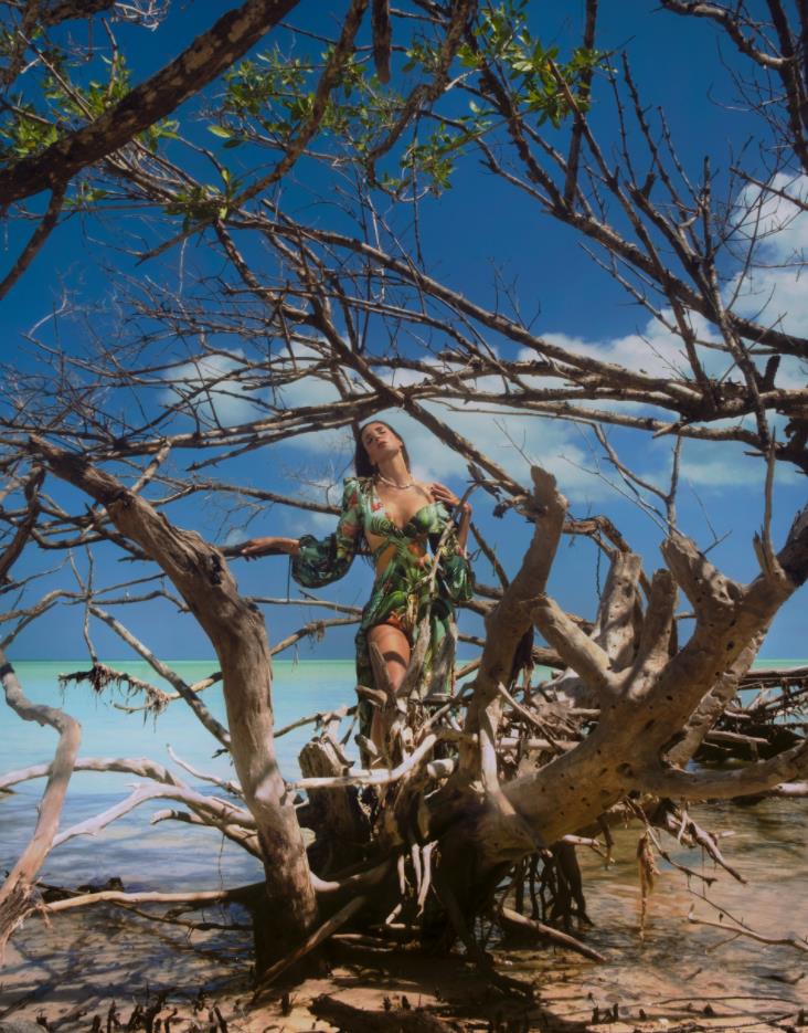 性感时尚的模特遇见大胆的时尚摄影师,会碰撞出怎样的性感火花?