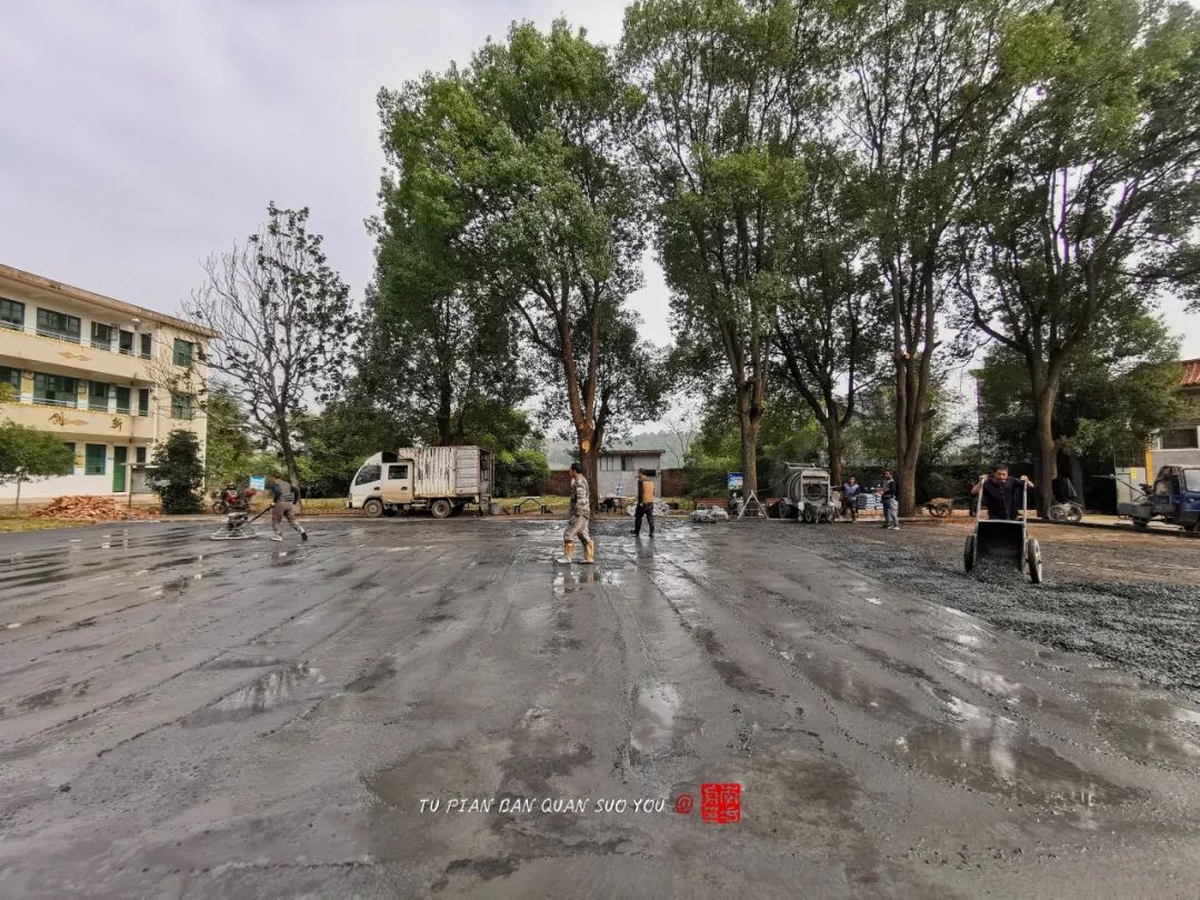 为了打村BA，湖南郴州沙坪村村民自己建了一个灯光篮球场