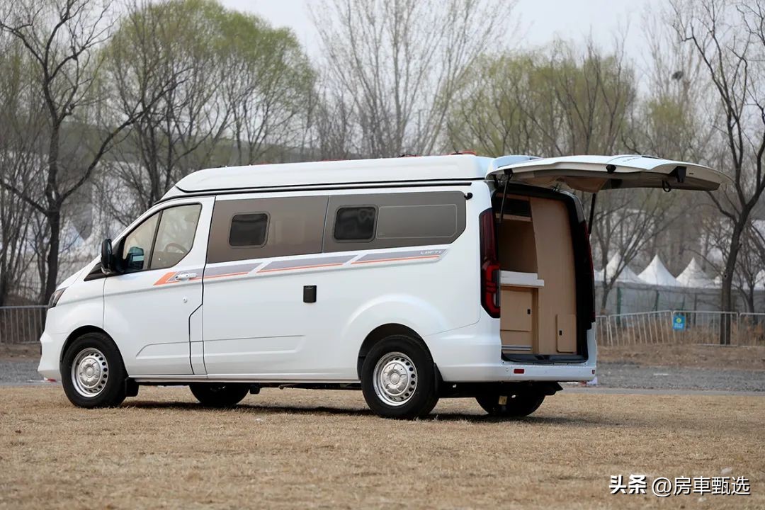 福特新全顺v362中轴低顶升顶房车,齐星全顺v362硬升顶房车