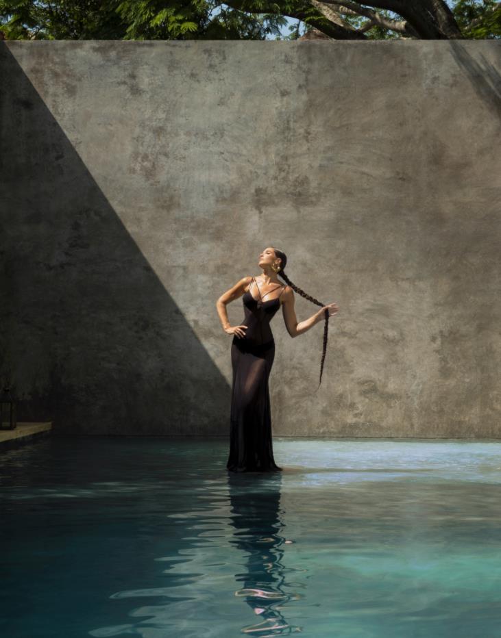 性感时尚的模特遇见大胆的时尚摄影师,会碰撞出怎样的性感火花?