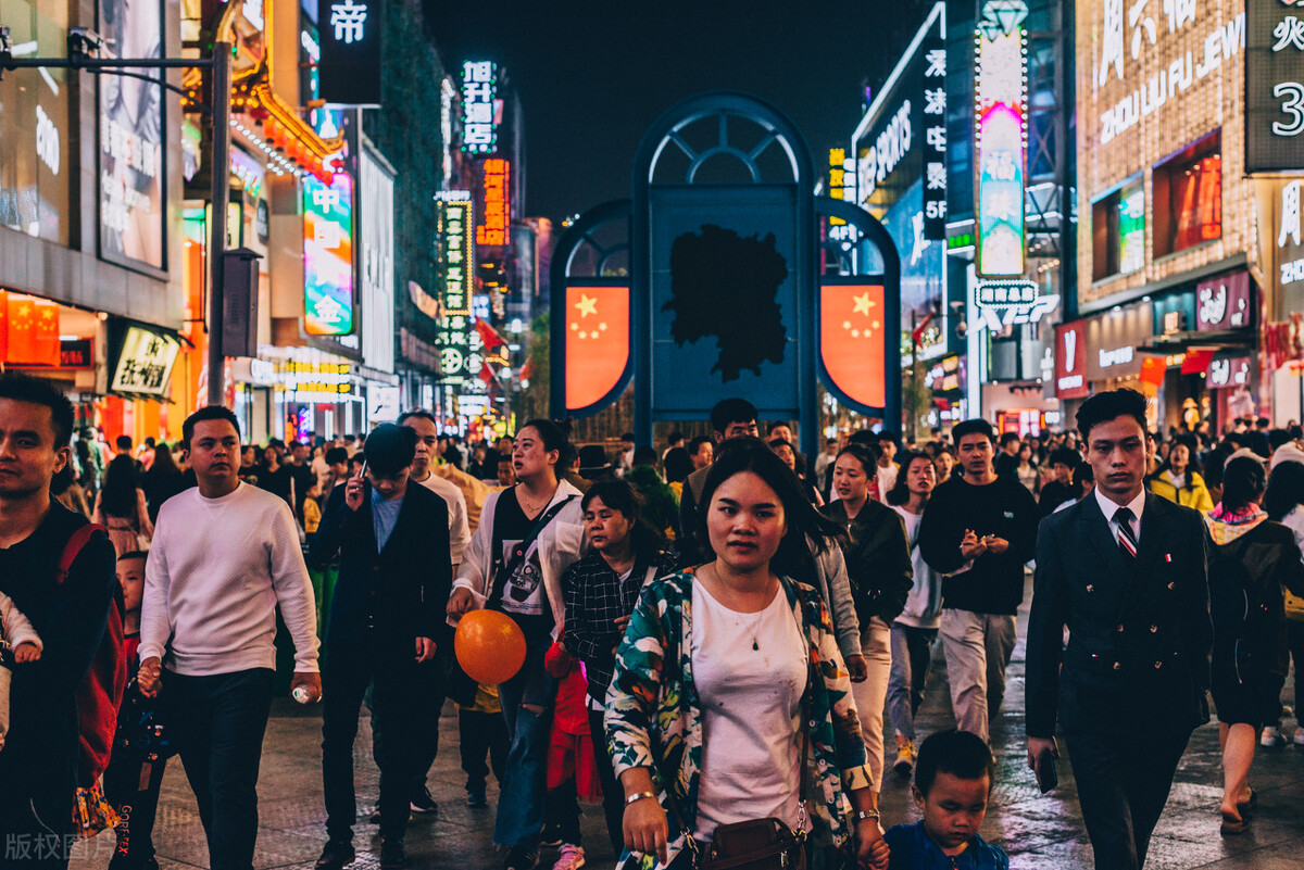 长沙国金中心网红打卡公仔雕像,湖南长沙网红打卡旅游景点