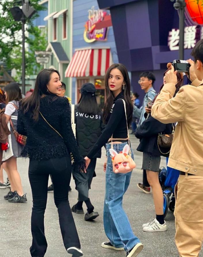 林心如陷入凸点疑云,下面几位女星更夸张,网友直呼扛不住。