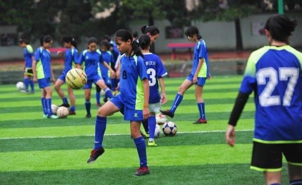 小学足球比赛女子,梅江小学女足足球队