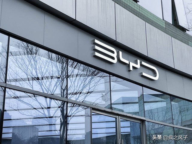 比亚迪首月销量破万车型,比亚迪8月销量出炉继续热销17万台