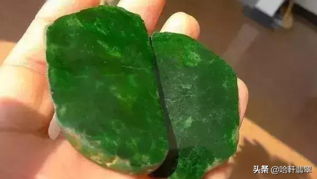 1w翡翠原石,1万块的绿翡翠