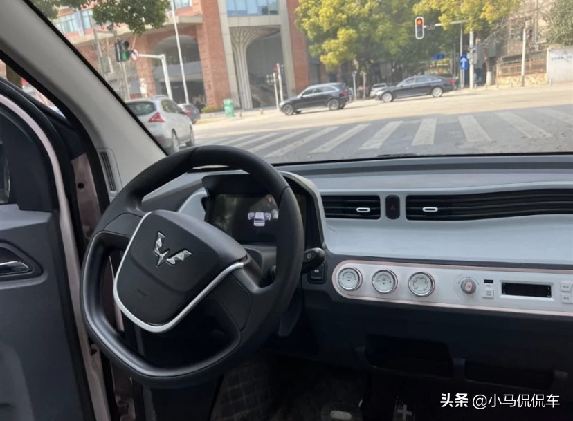 购车新选择宏光miniev省钱又省心,给老婆生日礼物5200元礼盒