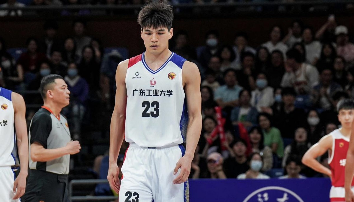 幽默！杜锋：很想陈国豪加盟广东，但已经有徐杰这位优秀中锋