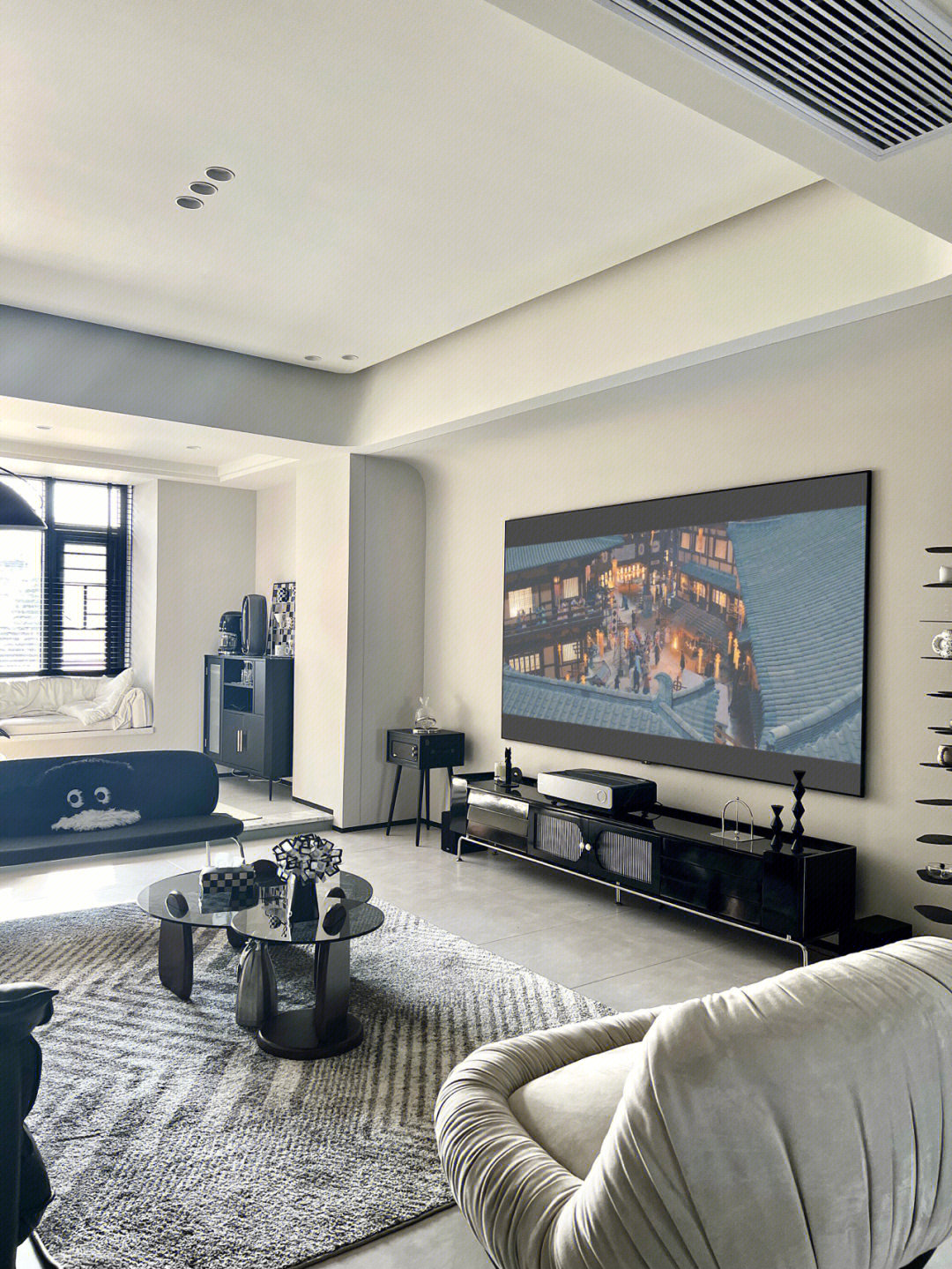 海信4k100寸激光电视多少钱,100寸激光电视和液晶电视哪个好